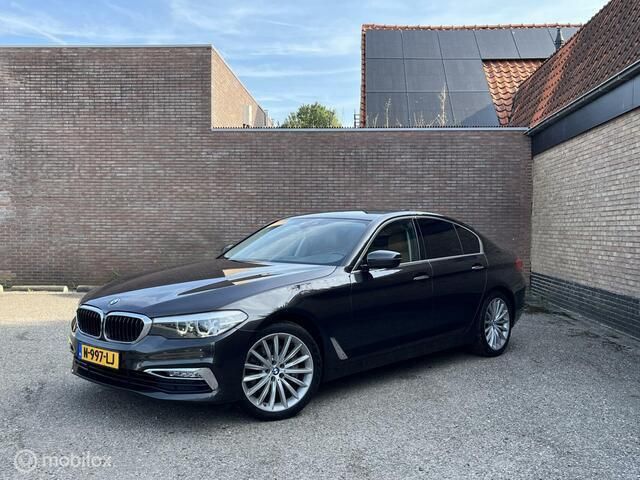 Bruin, metallic lak Gebruikt 2017 BMW 525 Comfort Edition Sedan | € 22.995 - Afbeelding 1/4