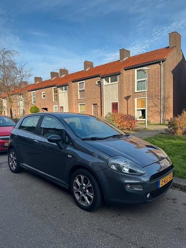 Grijs Occasion 2013 Fiat Punto Easy MPV | € 2.300 (Goede deal) - Afbeelding 1/4