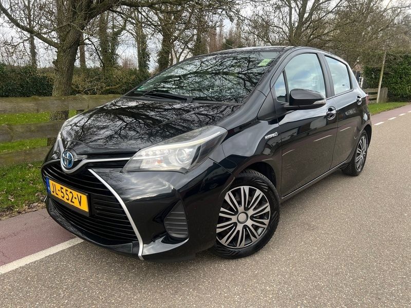 Zwart Gebruikt 2016 Toyota Yaris Hybrid Hatchback | € 11.450 (Eerlijke prijs) - Afbeelding 1/4