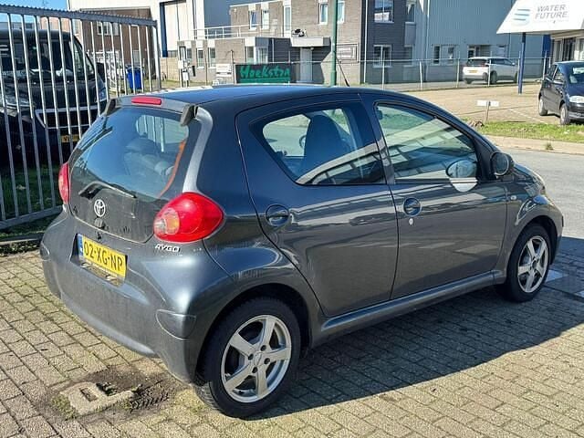 Occasion Toyota Aygo 68 PK (50 kW) 2007 Grijs Hatchback