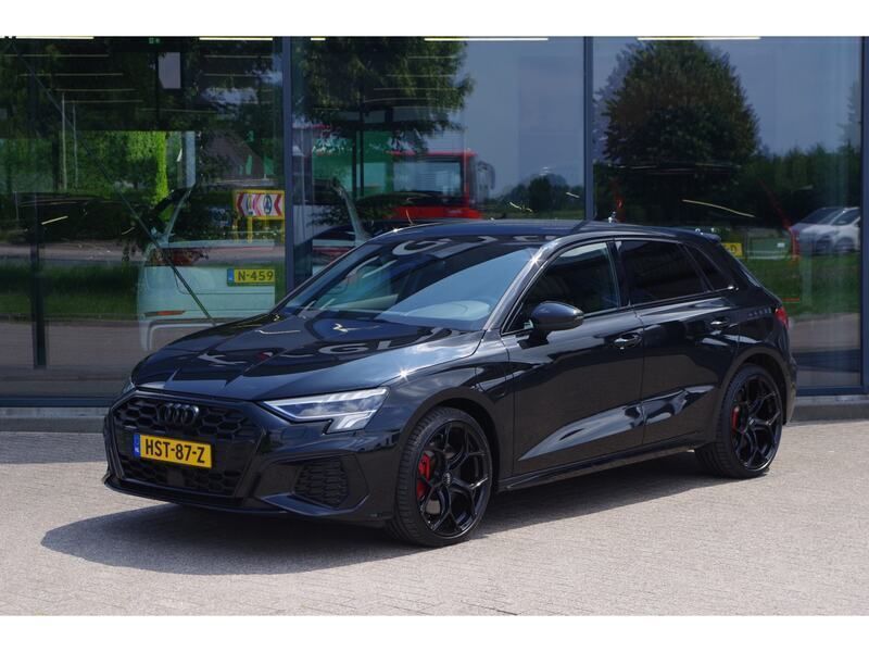 Zwart Gebruikt 2021 Audi A3 Competition Hatchback | € 28.450 (Super prijs) - Afbeelding 1/4