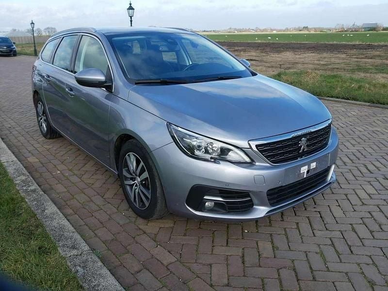 Grijs (metallic) Occasion 2019 Peugeot 308 SW Allure Stationwagen | € 7.865 - Afbeelding 1/3