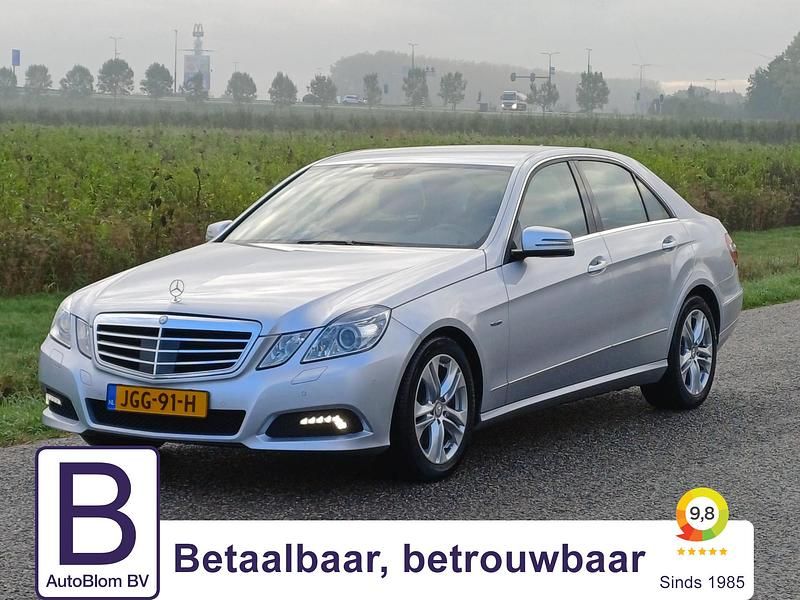 Grijs Gebruikt 2010 Mercedes E350 Avantgarde Sedan | € 21.245 - Afbeelding 1/4