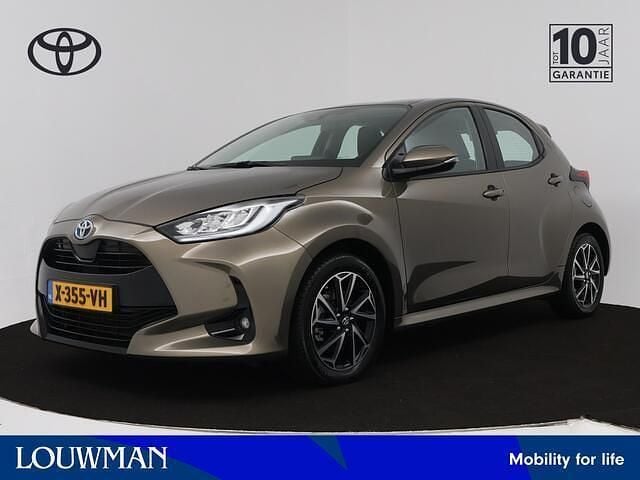 Groen metallic Gebruikt 2024 Toyota Yaris Business Edition Hatchback | € 23.445 (Eerlijke prijs) - Afbeelding 1/4