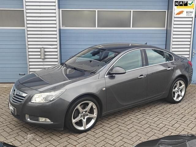 Grijs Occasion 2009 Opel Insignia Edition Sedan | € 6.495 (Eerlijke prijs) - Afbeelding 1/4
