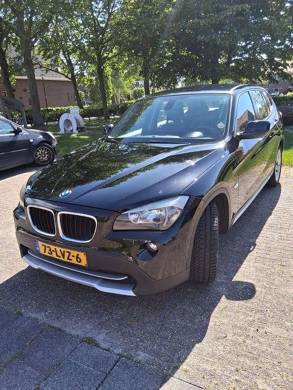 Zwart Gebruikt 2010 BMW X1 SUV | € 5.900 - Afbeelding 1/4