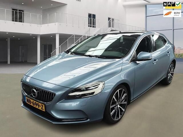 Blauw Gebruikt 2017 Volvo V40 Momentum Stationwagen | € 8.500 (Duur) - Afbeelding 1/4