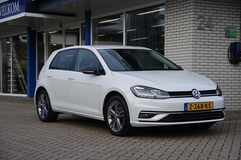 Wit Gebruikt 2019 VW Golf VII IQ Drive Hatchback | € 19.700 (Super prijs) - Afbeelding 1/4