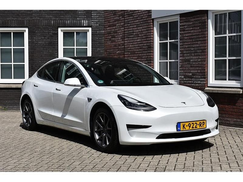 Wit Gebruikt 2020 Tesla Model 3 Standard Range Sedan | € 19.999 (Eerlijke prijs) - Afbeelding 1/4