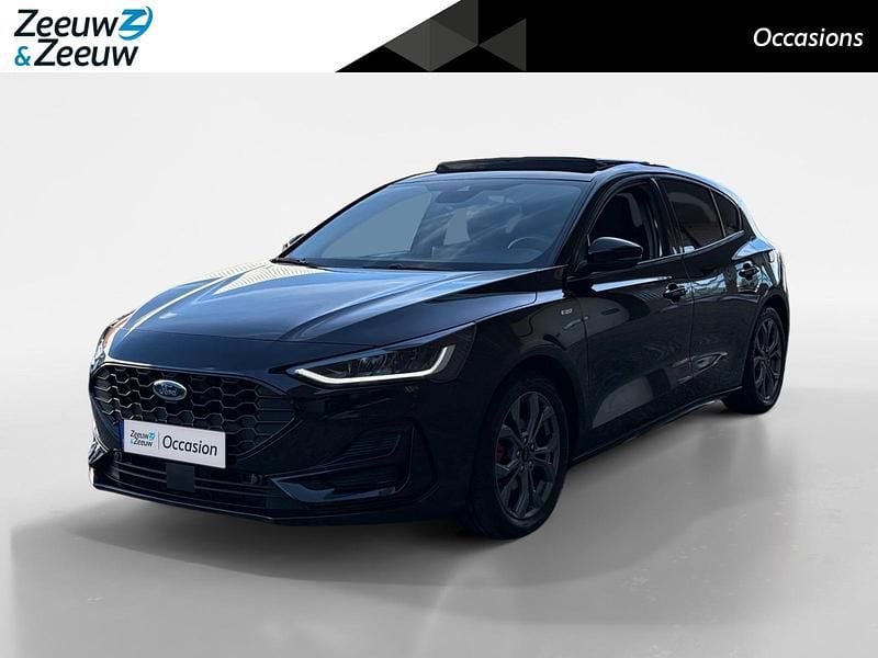 Zwart Occasion 2023 Ford Focus ST-Line Hatchback | € 21.930 (Goede deal) - Afbeelding 1/4