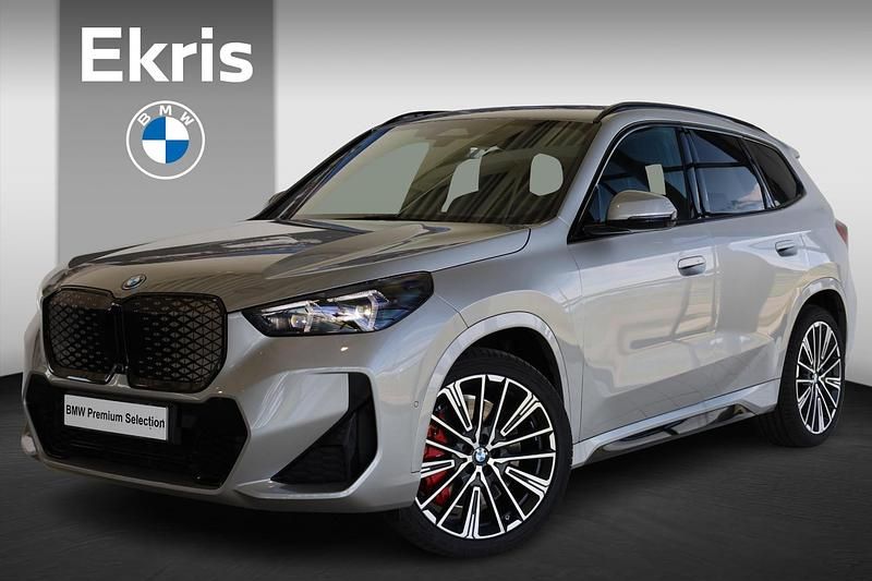 Grijs Gebruikt 2025 BMW iX1 Comfort Edition SUV | € 63.953 - Afbeelding 1/4