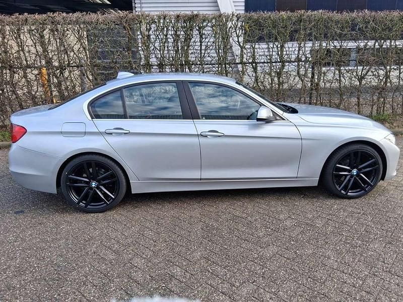 Zilver Occasion 2013 BMW 320 Executive Sedan | € 7.000 (Super prijs) - Afbeelding 1/4