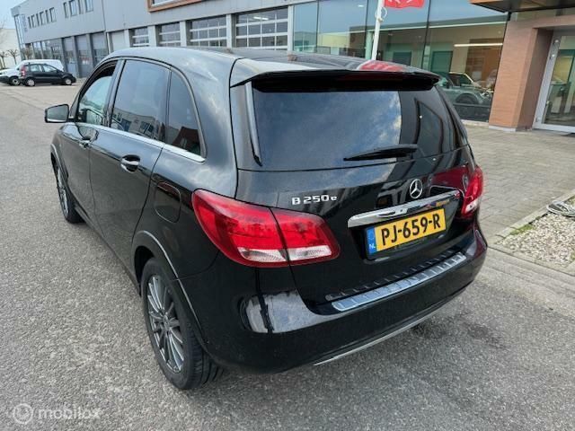 Occasion Mercedes B250e Business 135 kW (184 PK) 2017 Zwart MPV