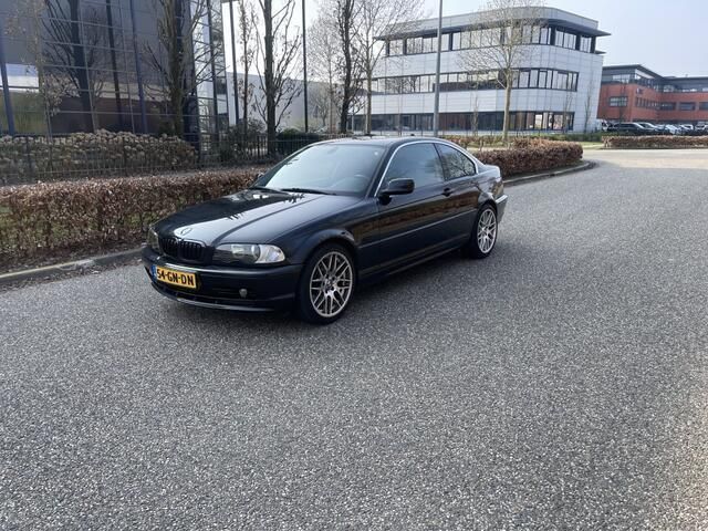 Zwart Gebruikt 2001 BMW 318 Executive Coupé | € 1.999 (Goede deal) - Afbeelding 1/4
