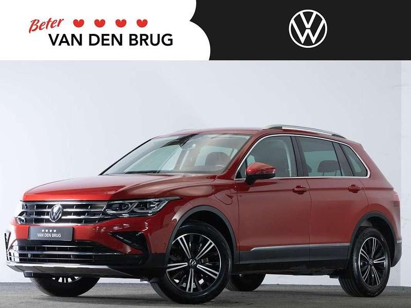 Rood Gebruikt 2022 VW Tiguan Elegance SUV | € 30.900 (Super prijs) - Afbeelding 1/4