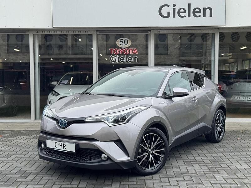 Grijs (metallic) Gebruikt 2017 Toyota C-HR+ Executive SUV | € 19.400 - Afbeelding 1/3