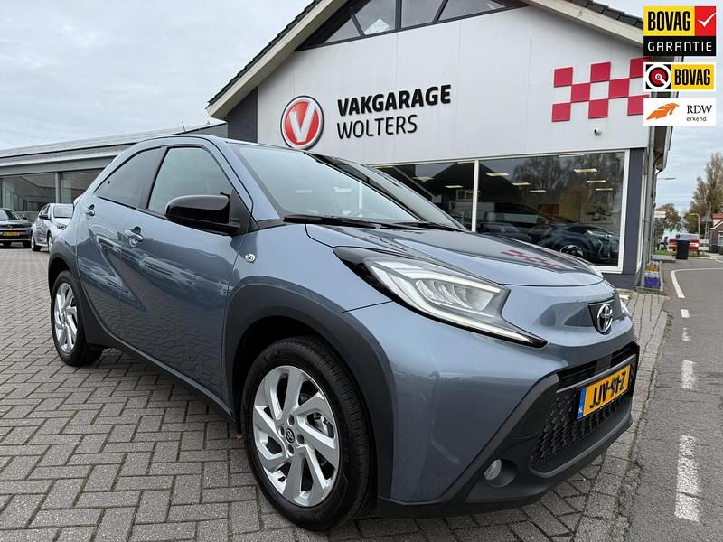 Grijs Gebruikt 2025 Toyota Aygo X Envy SUV | € 22.950 - Afbeelding 1/4