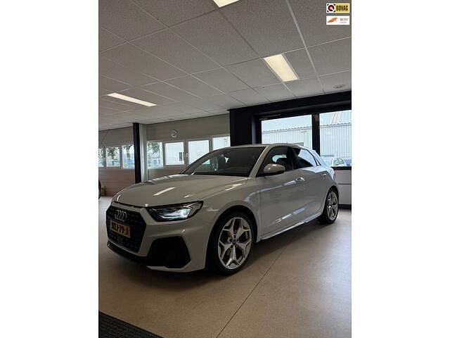Wit Gebruikt 2022 Audi A1 Sportback Hatchback | € 25.250 (Eerlijke prijs) - Afbeelding 1/4