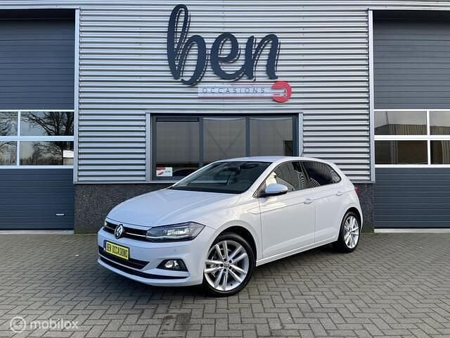 Wit Occasion 2020 VW Polo Highline Hatchback | € 14.950 (Goede deal) - Afbeelding 1/4
