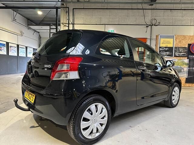 Occasion Toyota Yaris Comfort 99 PK (72 kW) 2011 Zwart Hatchback