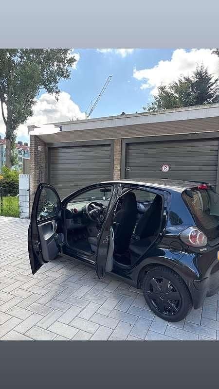 Zwart Gebruikt 2010 Toyota Aygo Comfort Hatchback | € 2.000 (Goede deal) - Afbeelding 1/3