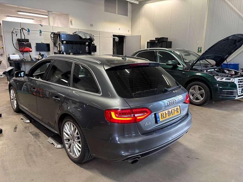 Occasion Audi A4 S-Line 170 PK (125 kW) 2015 Grijs (metallic) Stationwagen