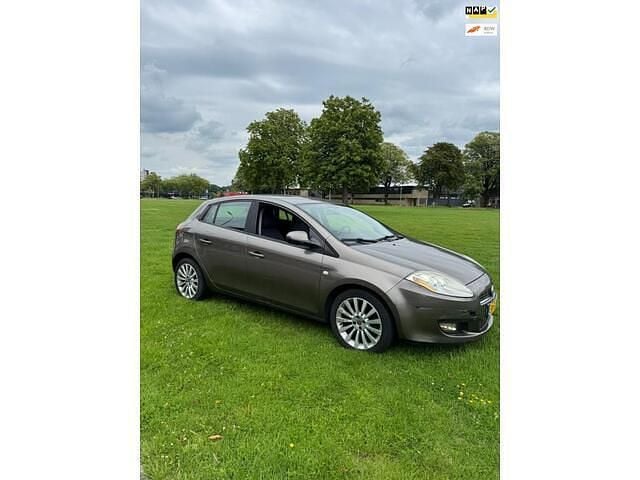 Bruin Gebruikt 2008 Fiat Bravo Dynamic Hatchback | € 2.499 (Goede deal) - Afbeelding 1/4