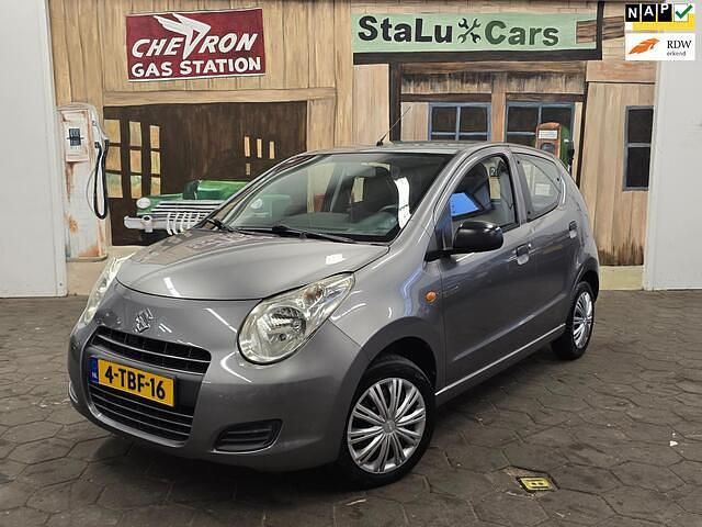 Grijs Gebruikt 2014 Suzuki Alto Comfort Hatchback | € 4.995 (Eerlijke prijs) - Afbeelding 1/3