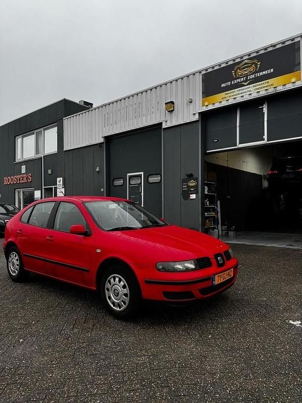 Rood Occasion 2000 Seat Leon Stella Hatchback | € 1.500 - Afbeelding 1/4
