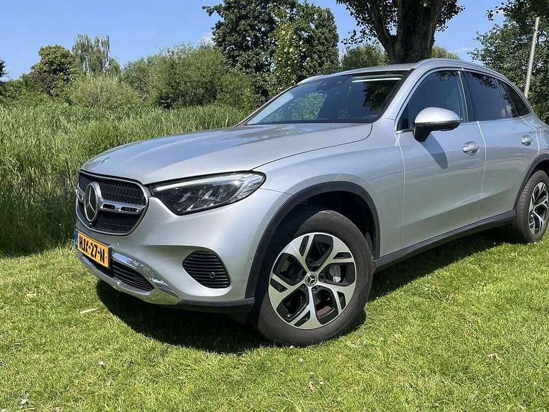 Grijs Gebruikt 2023 Mercedes GLC300e Business SUV | € 56.750 (Eerlijke prijs) - Afbeelding 1/4