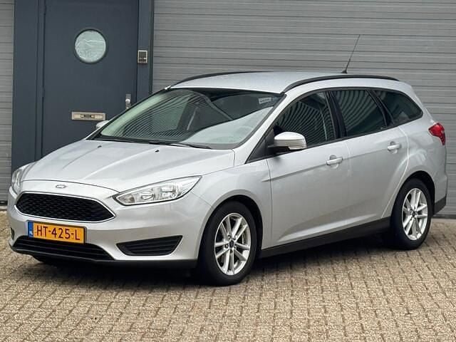 Grijs (metallic) Occasion 2015 Ford Focus Trend Stationwagen | € 4.900 (Super prijs) - Afbeelding 1/4