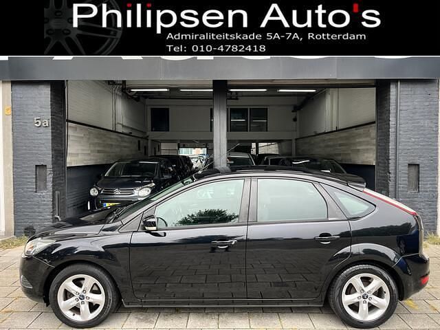 Zwart Gebruikt 2011 Ford Focus Hatchback | € 6.950 (Eerlijke prijs) - Afbeelding 1/4