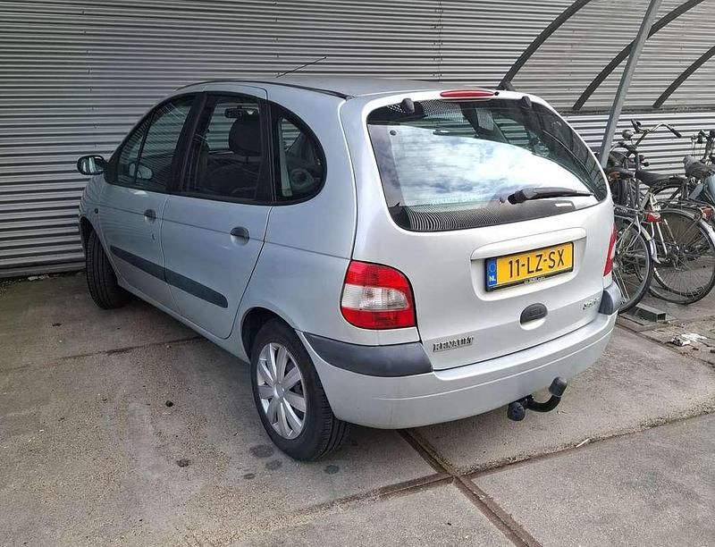 Zilver Gebruikt 2002 Renault Scénic MPV | € 350 (Super prijs) - Afbeelding 1/4