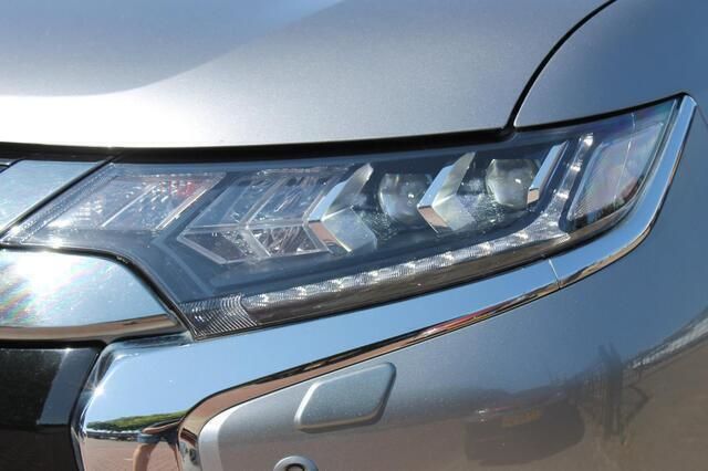 Occasion Mitsubishi Outlander Instyle 311 PK (228 kW) 2019 Grijs SUV