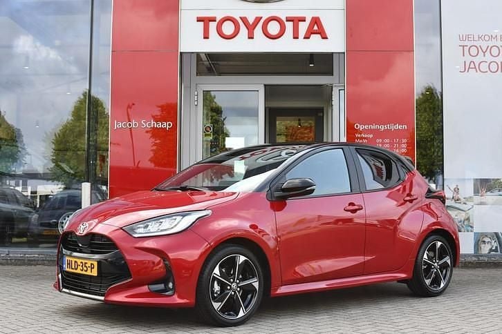 Occasion Toyota Yaris Executive 116 PK (85 kW) 2025 Rood Hatchback