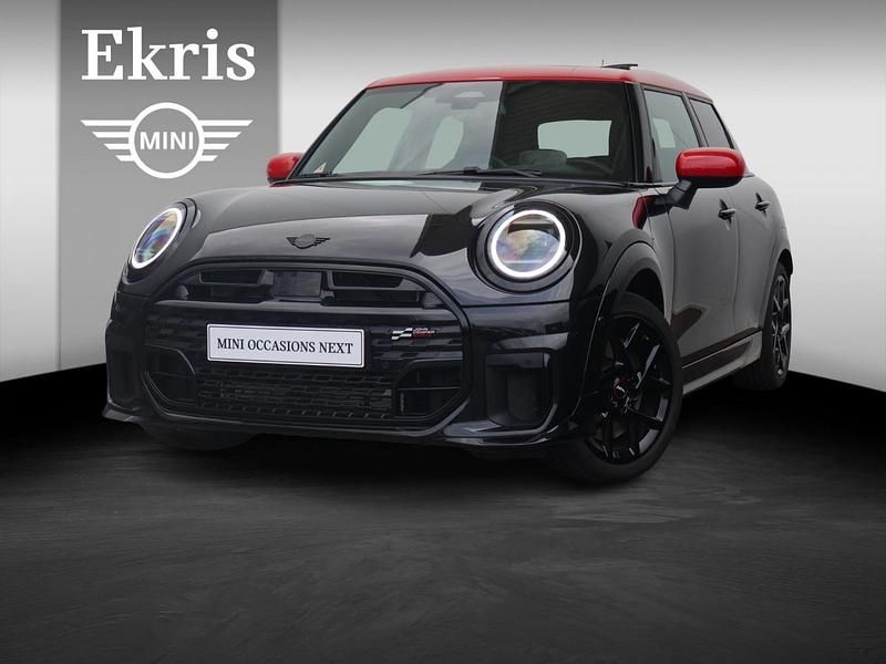 Zwart Gebruikt 2024 Mini Cooper Hatchback | € 39.950 - Afbeelding 1/3