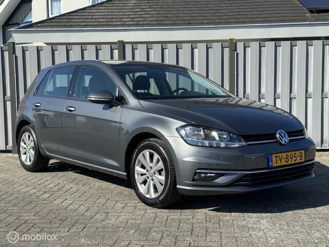 Grijs Gebruikt 2018 VW Golf VII Comfortline Hatchback | € 14.950 (Eerlijke prijs) - Afbeelding 1/4