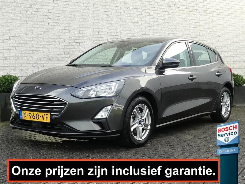 Grijs Gebruikt 2022 Ford Focus Hatchback | € 17.800 (Eerlijke prijs) - Afbeelding 1/4