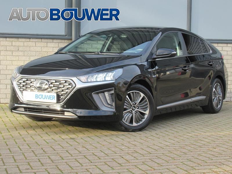 Zwart (metallic) Gebruikt 2019 Hyundai Ioniq Premium Hatchback | € 17.990 (Eerlijke prijs) - Afbeelding 1/4