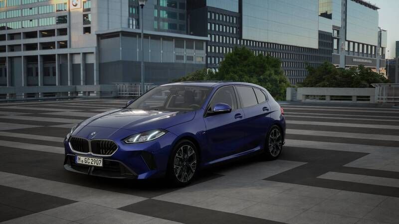 Blauw Nieuw 2025 BMW 120 M Sport Hatchback | € 45.932 (Super prijs) - Afbeelding 1/4