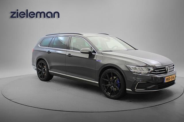 Grijs Occasion 2021 VW Passat Business Stationwagen | € 19.145 (Goede deal) - Afbeelding 1/4