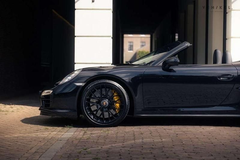 Zwart, metallic lak Occasion 2015 Porsche 991 Cabriolet | € 128.945 - Afbeelding 1/4