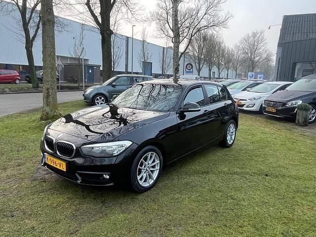 Zwart Occasion 2016 BMW 116 Executive Hatchback | € 12.250 (Eerlijke prijs) - Afbeelding 1/4
