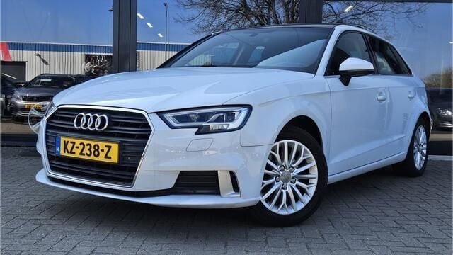 Wit Occasion 2017 Audi A3 Sportback Sport Hatchback | € 12.900 (Eerlijke prijs) - Afbeelding 1/4