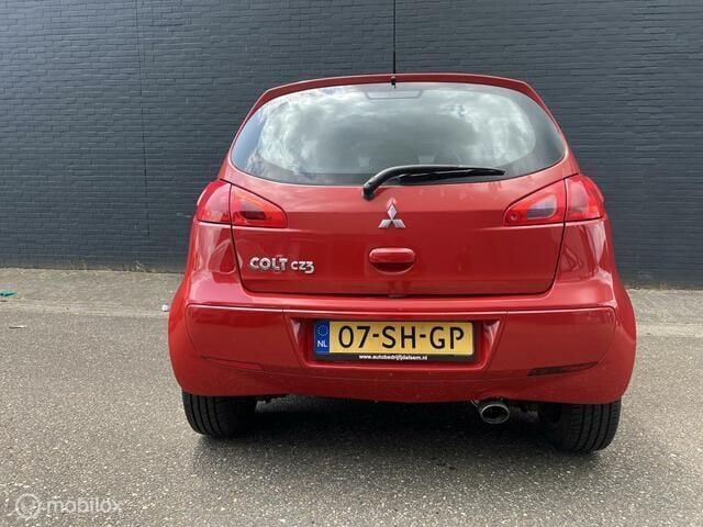 Occasion Mitsubishi Colt 95 PK (69 kW) 2006 Rood Hatchback