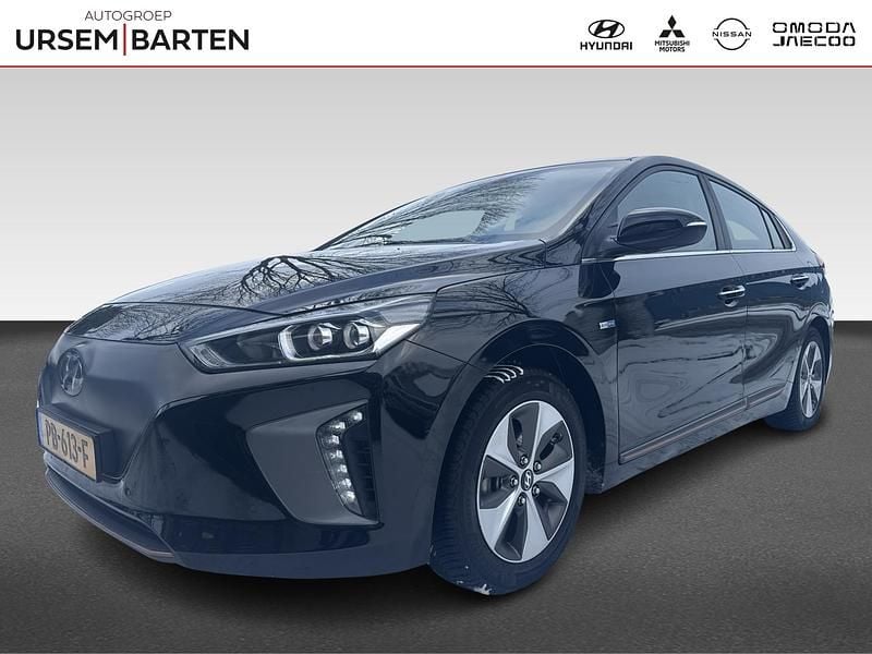 Zwart Occasion 2017 Hyundai Ioniq Premium Hatchback | € 11.730 - Afbeelding 1/4