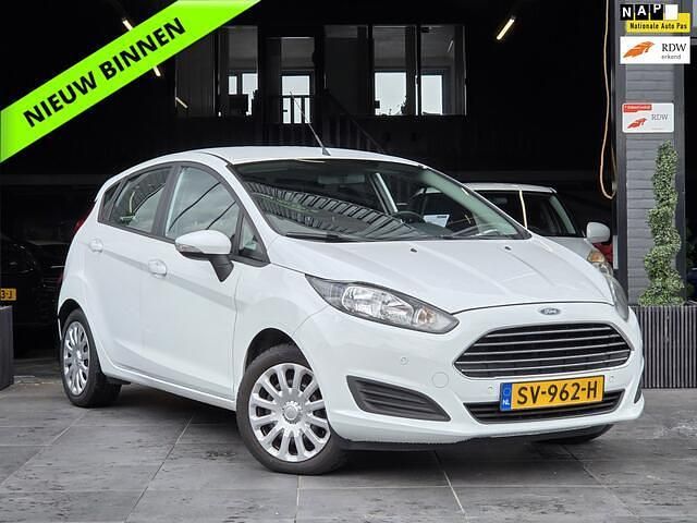 Wit Gebruikt 2013 Ford Fiesta Titanium Hatchback | € 5.944 (Eerlijke prijs) - Afbeelding 1/4