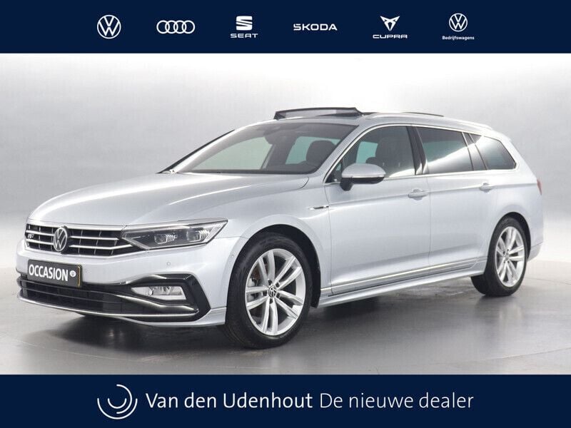 Grijs, metallic lak Gebruikt 2023 VW Passat Business Stationwagen | € 35.990 (Goede deal) - Afbeelding 1/4