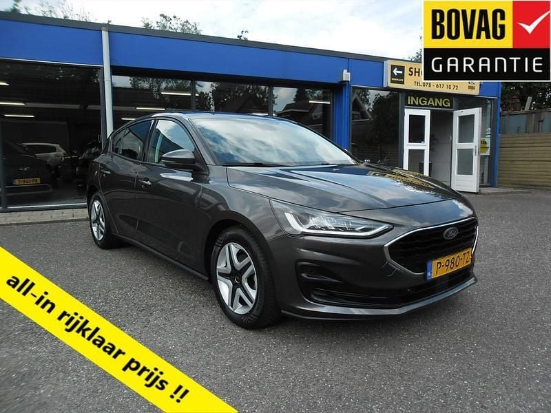 Grijs Gebruikt 2022 Ford Focus Hatchback | € 17.850 (Goede deal) - Afbeelding 1/4