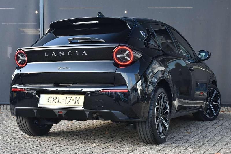 Occasion Lancia Ypsilon 101 PK (74 kW) 2024 Zwart Hatchback